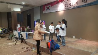 한글학교) 한인회 송년의 밤 행사 참가한 우리 아이들... (12/18, 토)